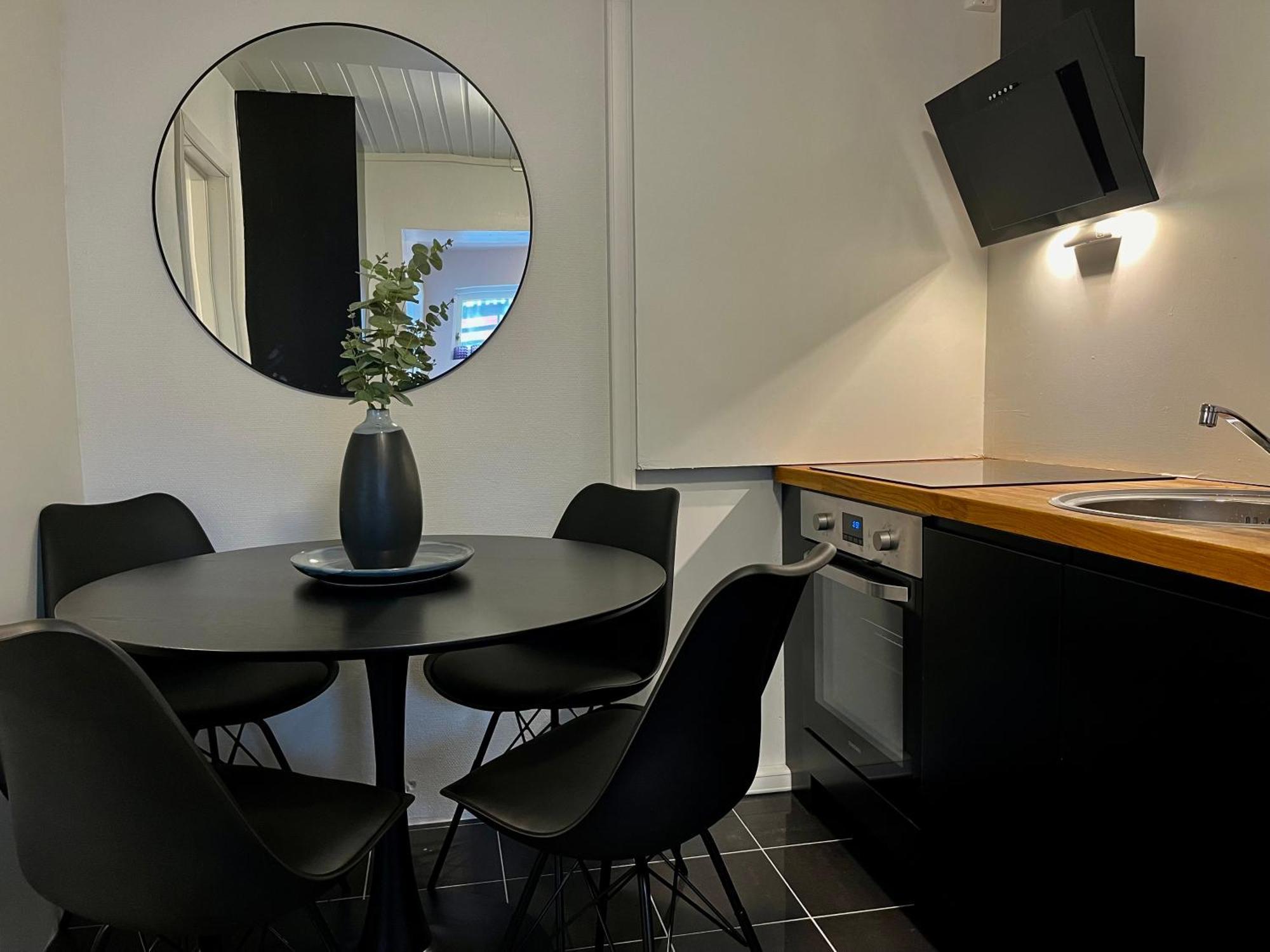 Five Apartments - Boutique Тромсё Экстерьер фото
